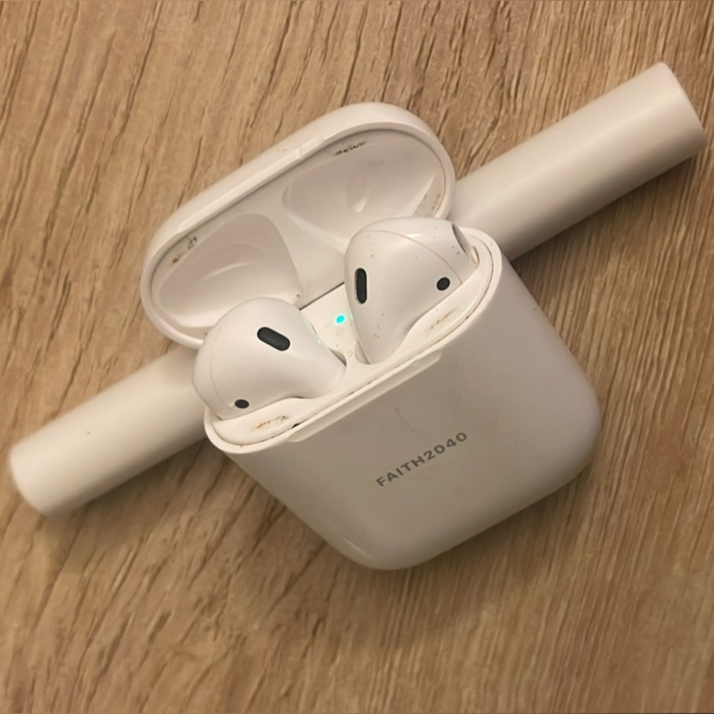 REAL Apple AirPods 2nd Generation